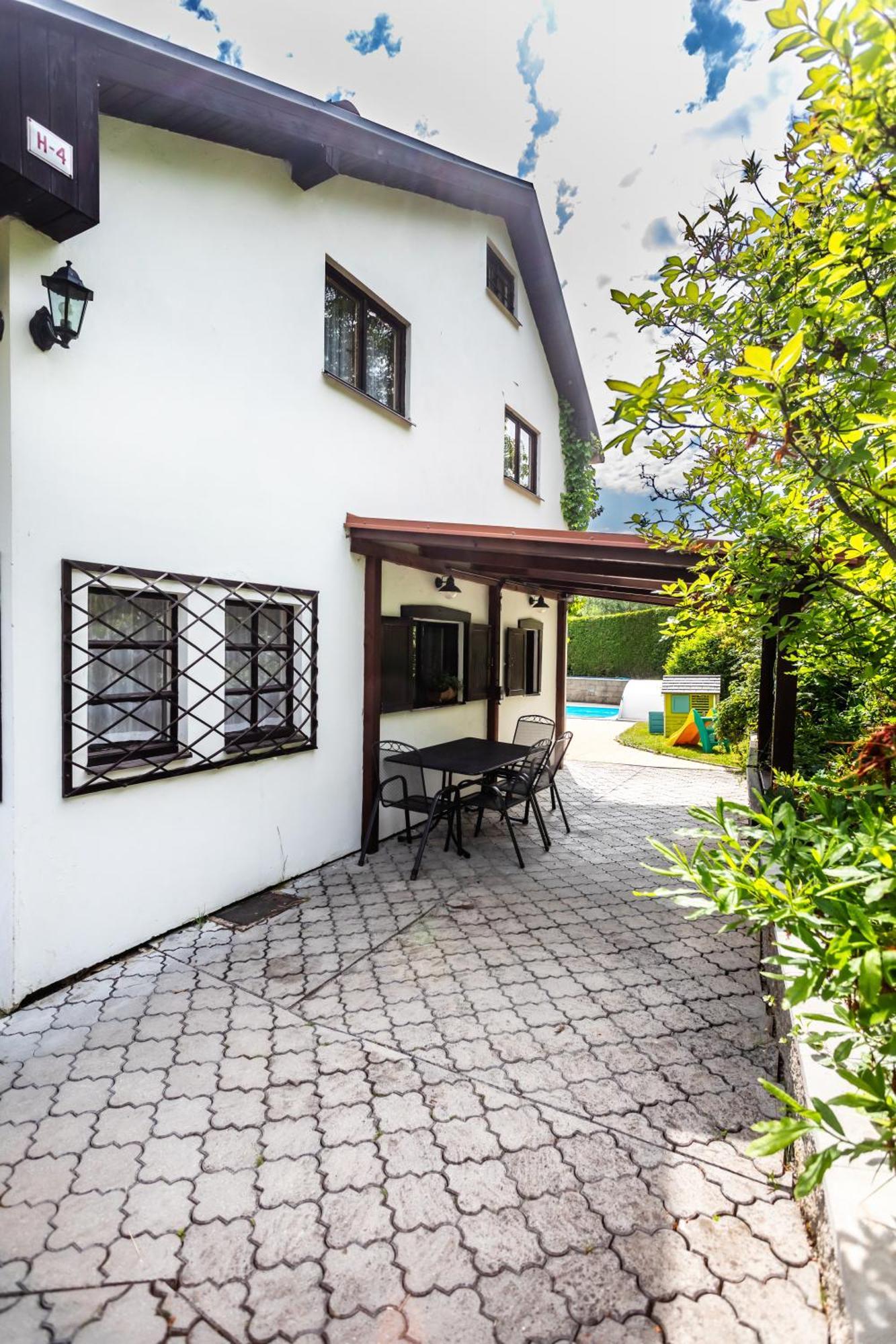 Private Summer House With Swimming Pool, Beach Bar And Pit For Football And Volleyball Hvezdonice Exterior foto