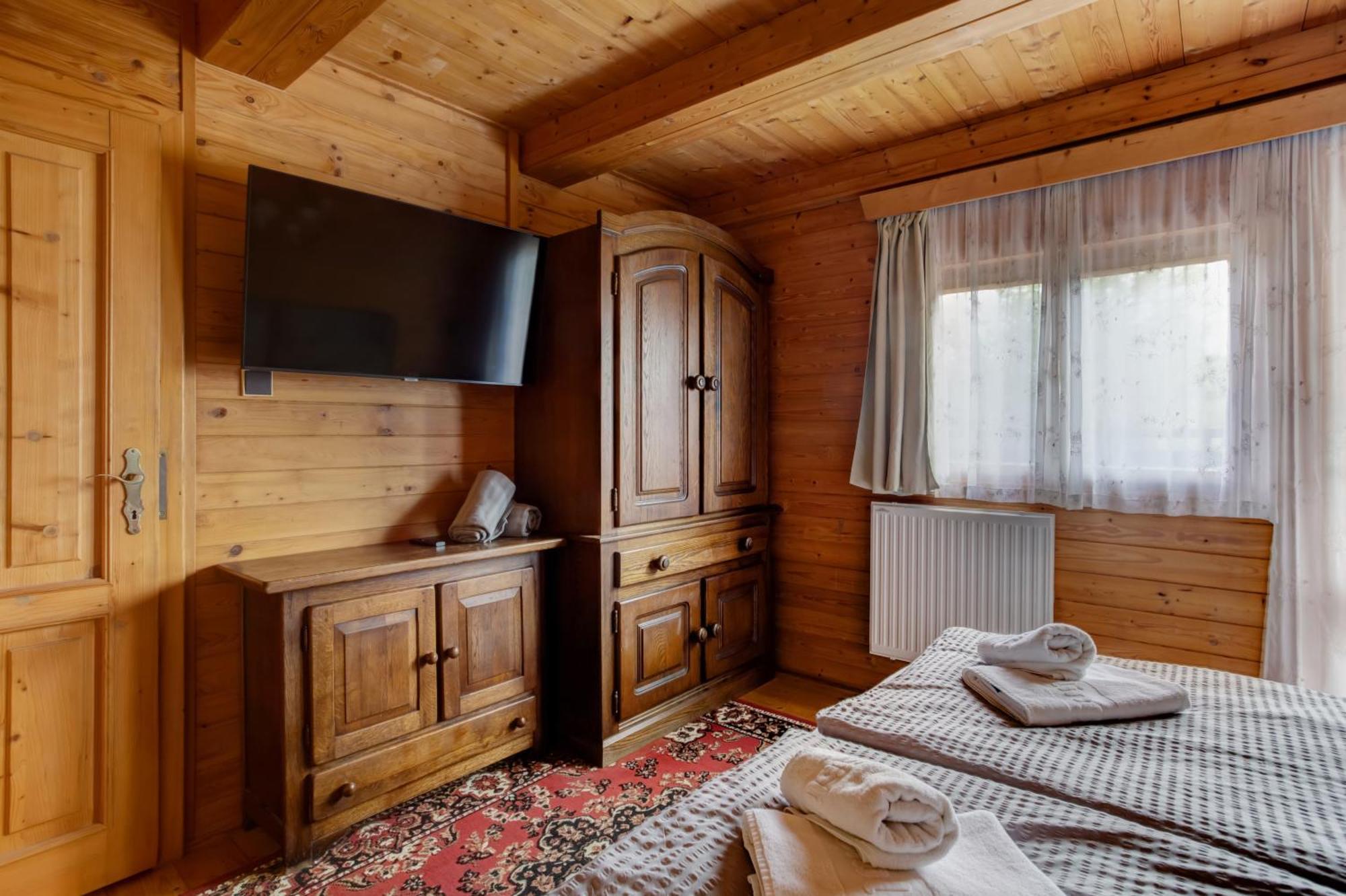 Private Summer House With Swimming Pool, Beach Bar And Pit For Football And Volleyball Hvezdonice Exterior foto